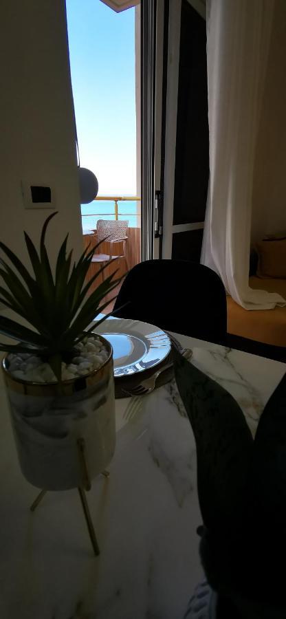 Lungomare Luxury Sea View Apartaments Vlorë エクステリア 写真