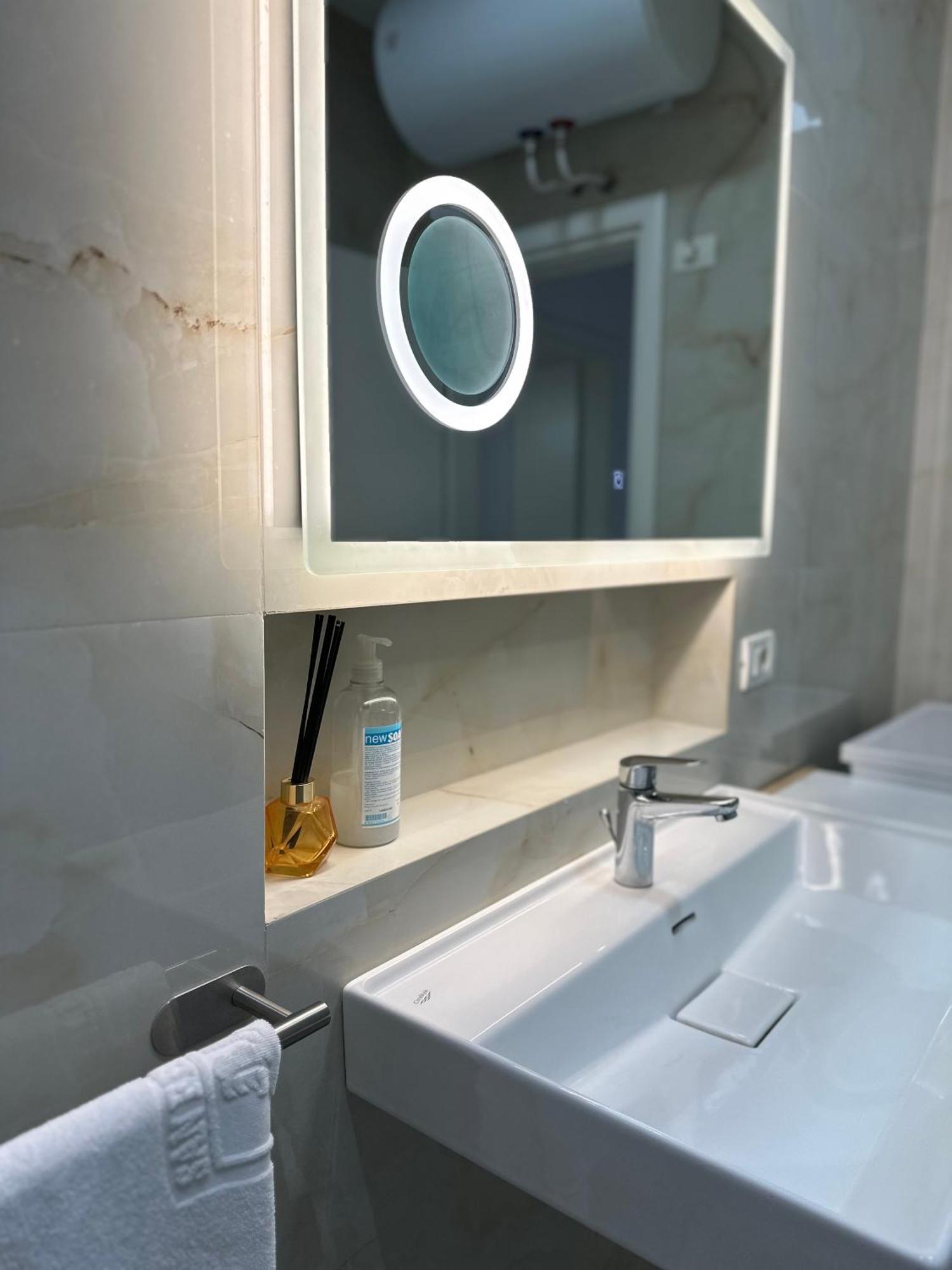 Lungomare Luxury Sea View Apartaments Vlorë エクステリア 写真