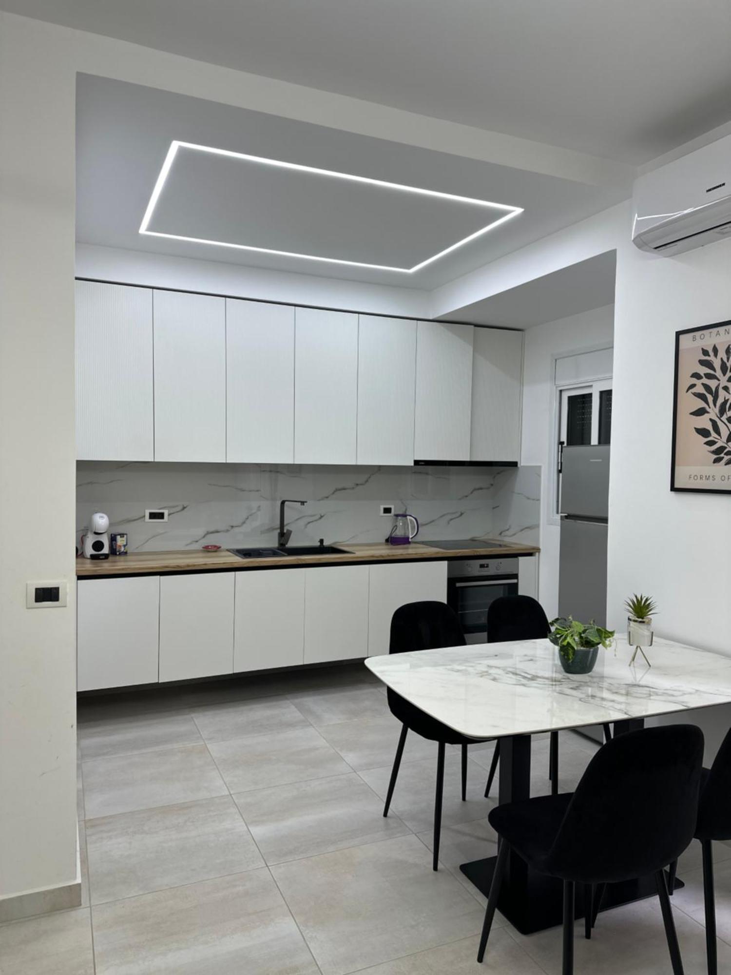 Lungomare Luxury Sea View Apartaments Vlorë エクステリア 写真